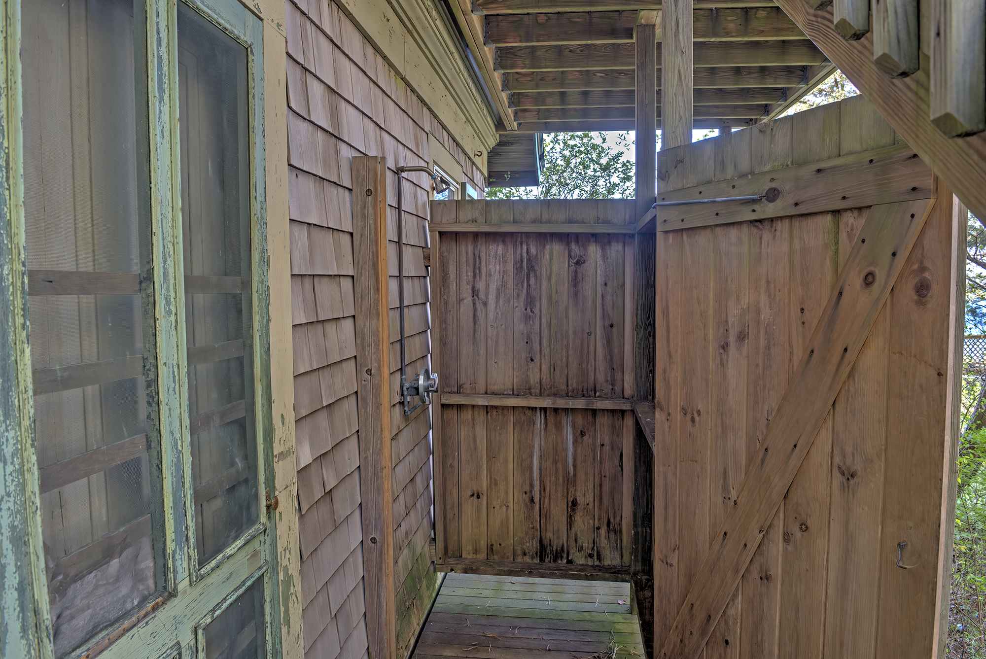 2025 Bentwood Outdoor Shower DSC_4047_48_49_50_51_tonemapped_adj_FINAL_lowres