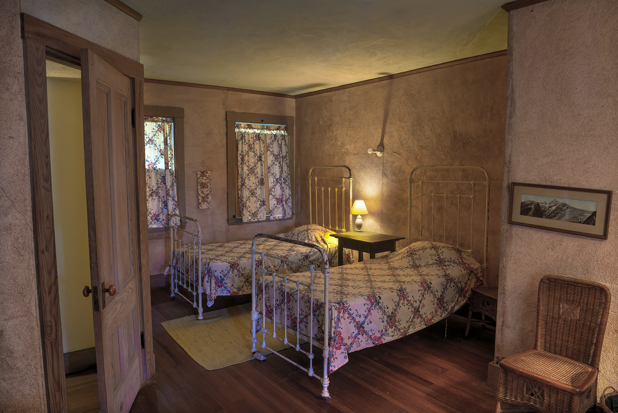2025 Bentwood Pink Bedroom DSC_4152_3_4_5_6_Balanced_adj_FINAL_1_1_lowres